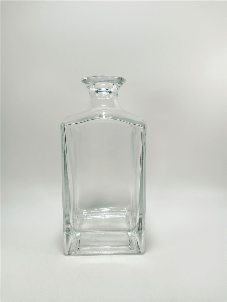 Super Grade 700ml Wine Liquor Whisky Vodka Brandy Gin Spirit Customized Glass Bottle