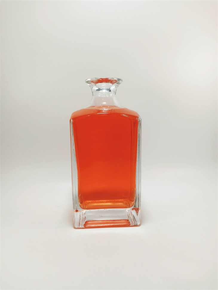 Super Grade 700ml Wine Liquor Whisky Vodka Brandy Gin Spirit Customized Glass Bottle