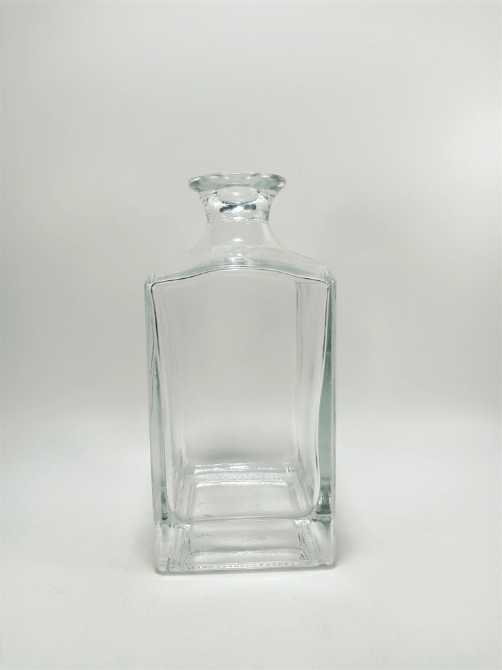 Super Grade 700ml Wine Liquor Whisky Vodka Brandy Gin Spirit Customized Glass Bottle